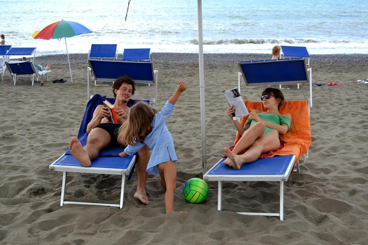 Le Esperidi Camping Ecoresort Marina Di Bibbona Exterior photo